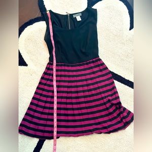 Pleated party dress M